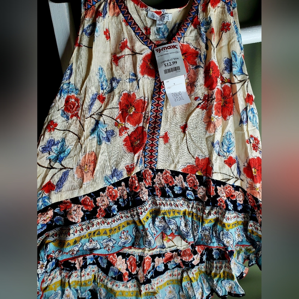 Floral Sleeveless Top with Ruffle Hem - Picture 2 of 4